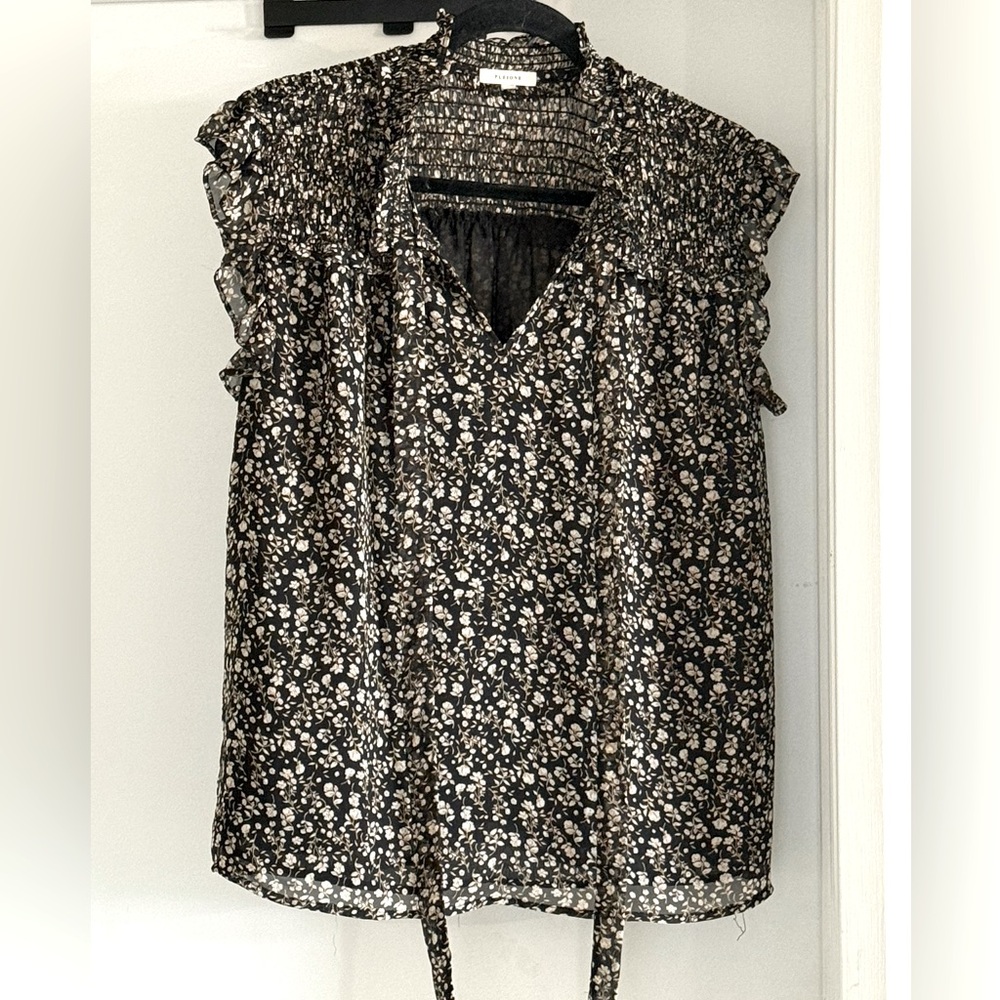 Black Floral Sleeveless Blouse
